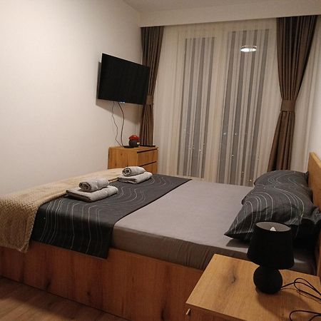 18Th & 16H Floor Secure Luxury Condos With Pool & Fitness Included In Price Skopje Exterior photo