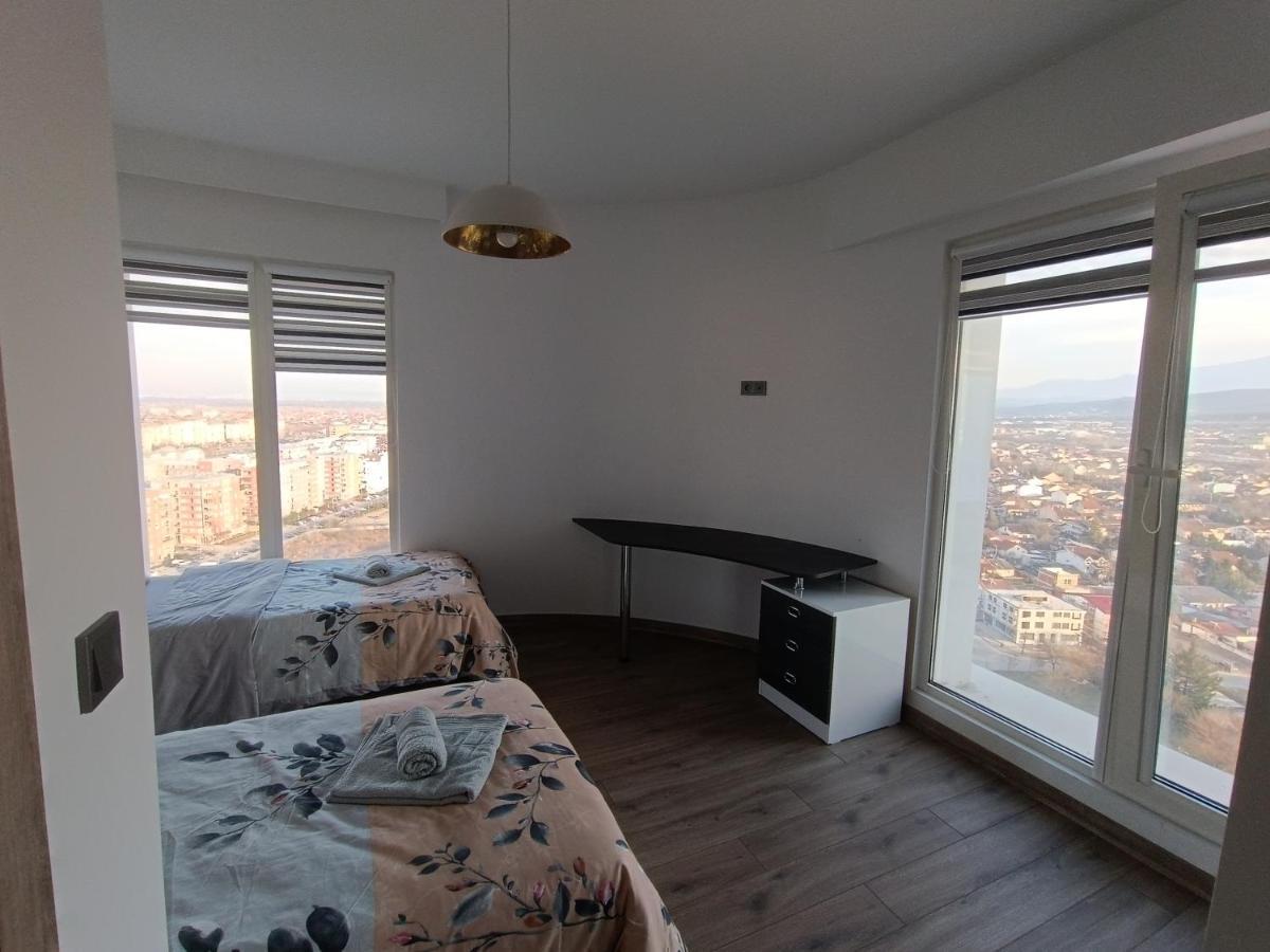 18Th & 16H Floor Secure Luxury Condos With Pool & Fitness Included In Price Skopje Exterior photo