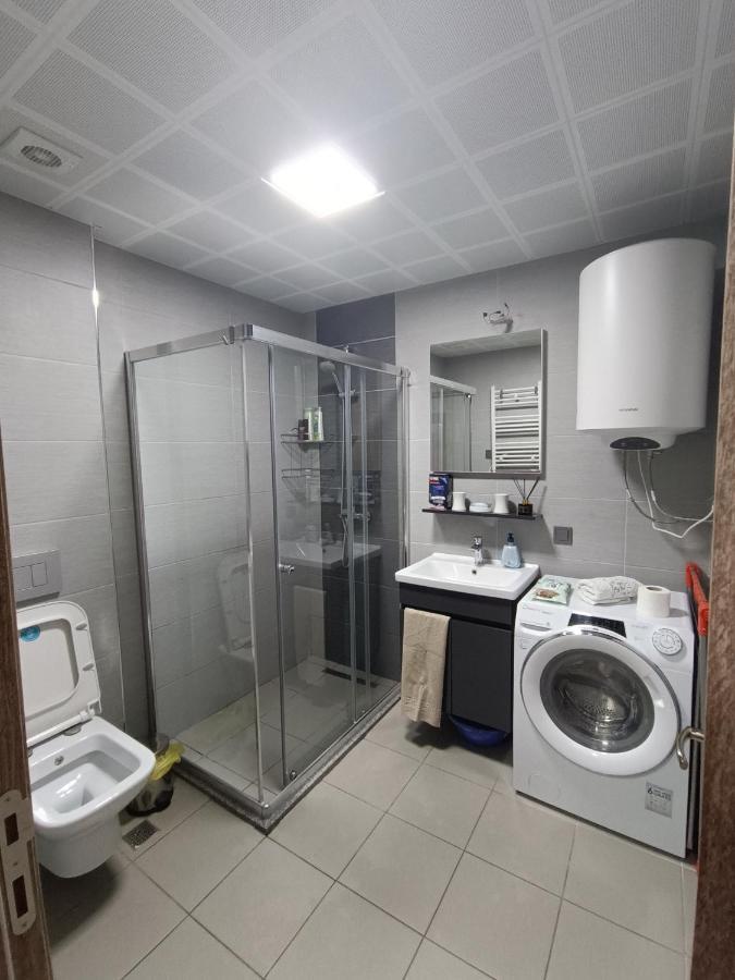 18Th & 16H Floor Secure Luxury Condos With Pool & Fitness Included In Price Skopje Exterior photo