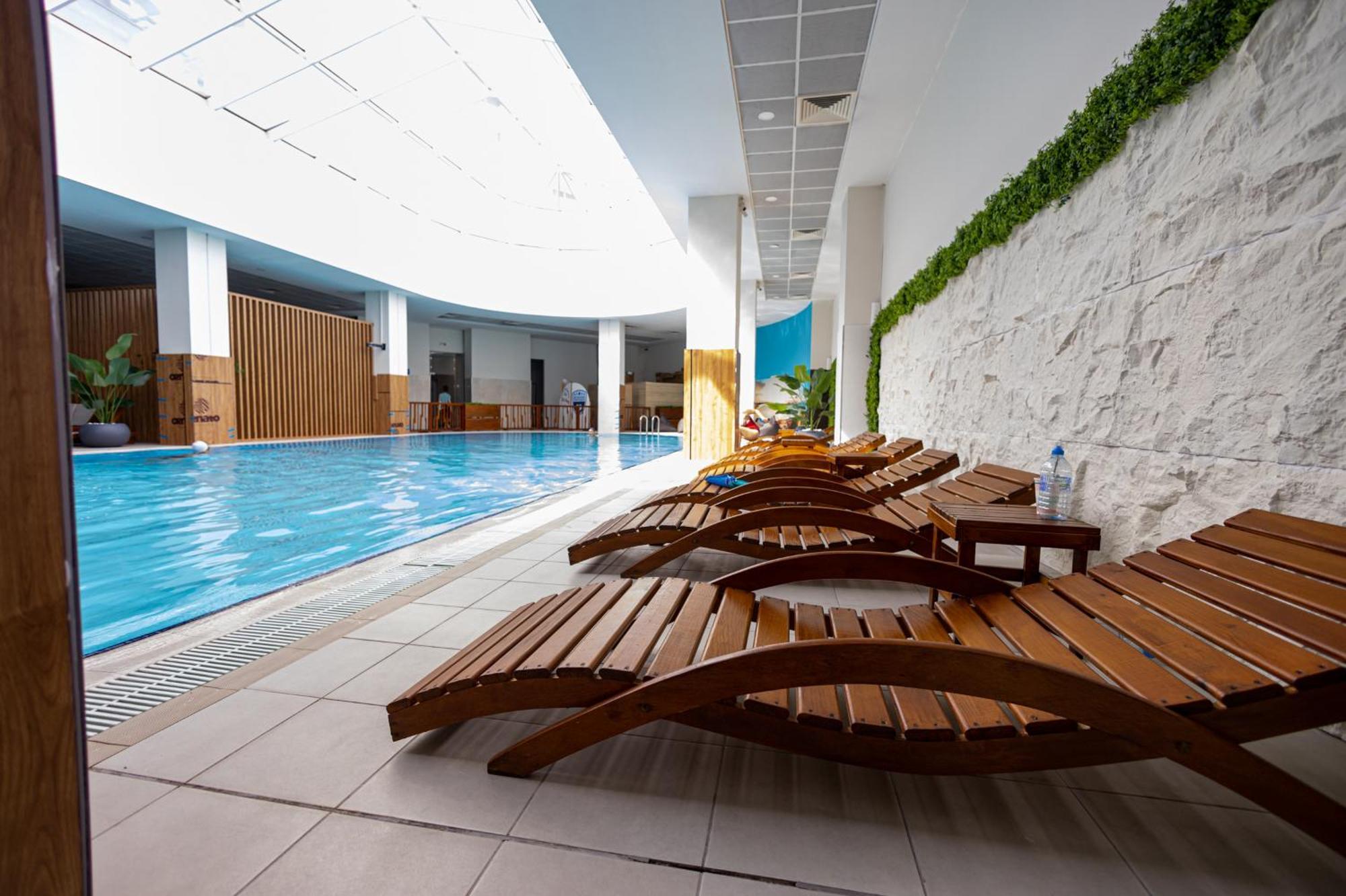 18Th & 16H Floor Secure Luxury Condos With Pool & Fitness Included In Price Skopje Exterior photo