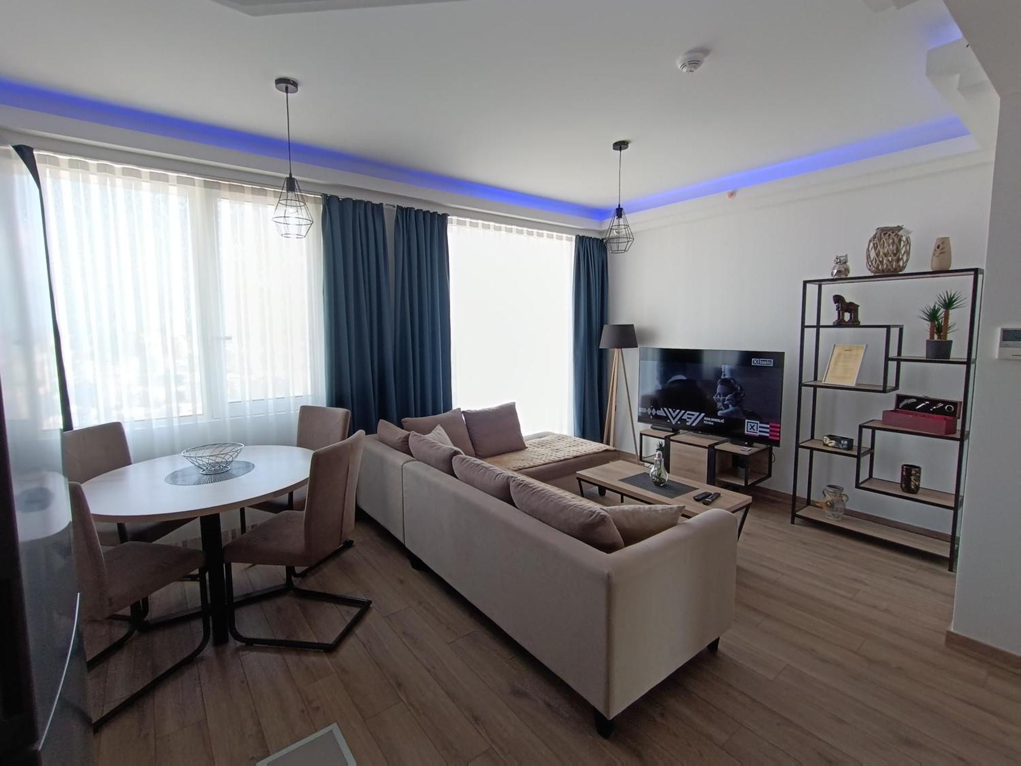 18Th & 16H Floor Secure Luxury Condos With Pool & Fitness Included In Price Skopje Exterior photo