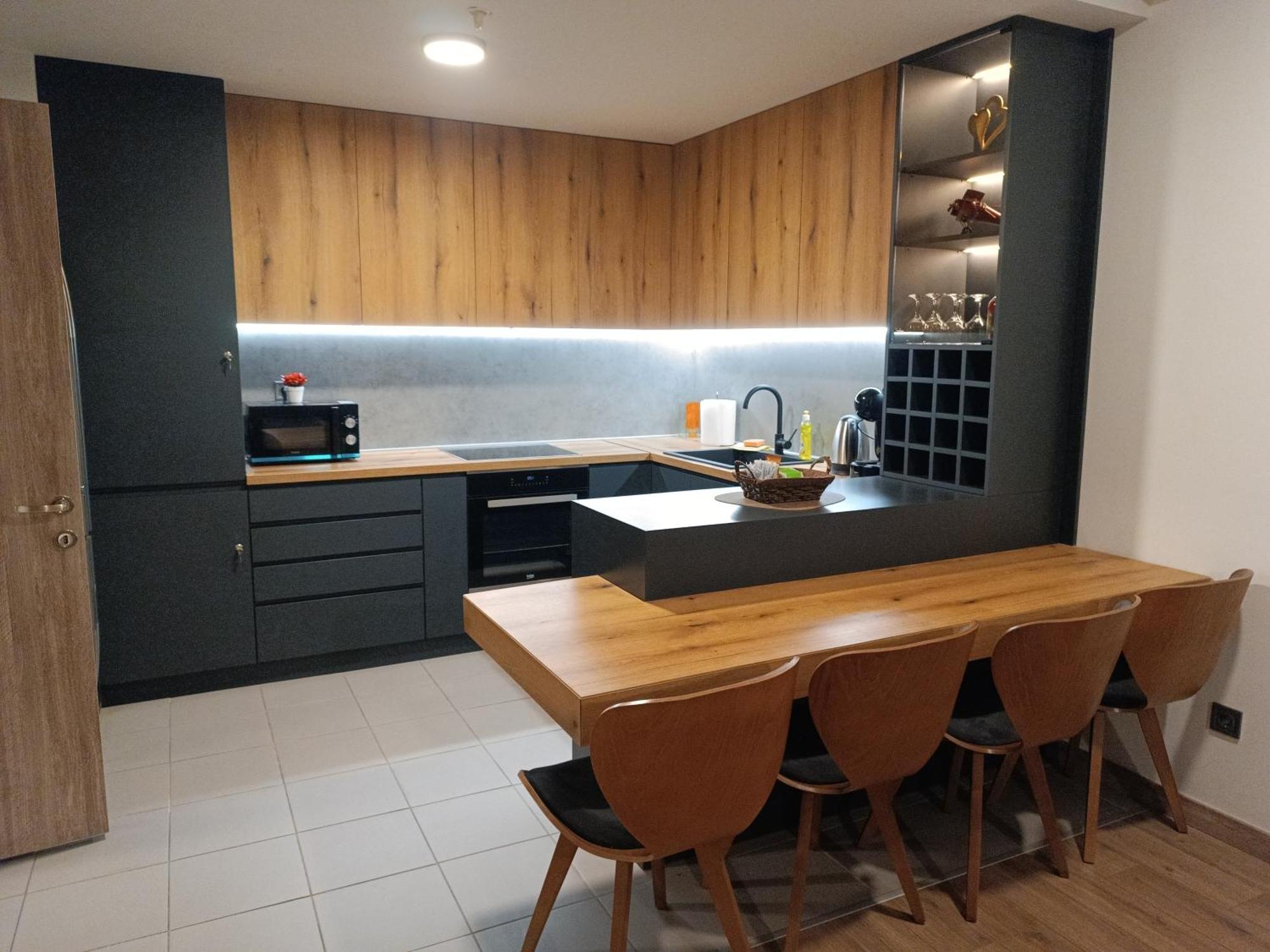 18Th & 16H Floor Secure Luxury Condos With Pool & Fitness Included In Price Skopje Exterior photo