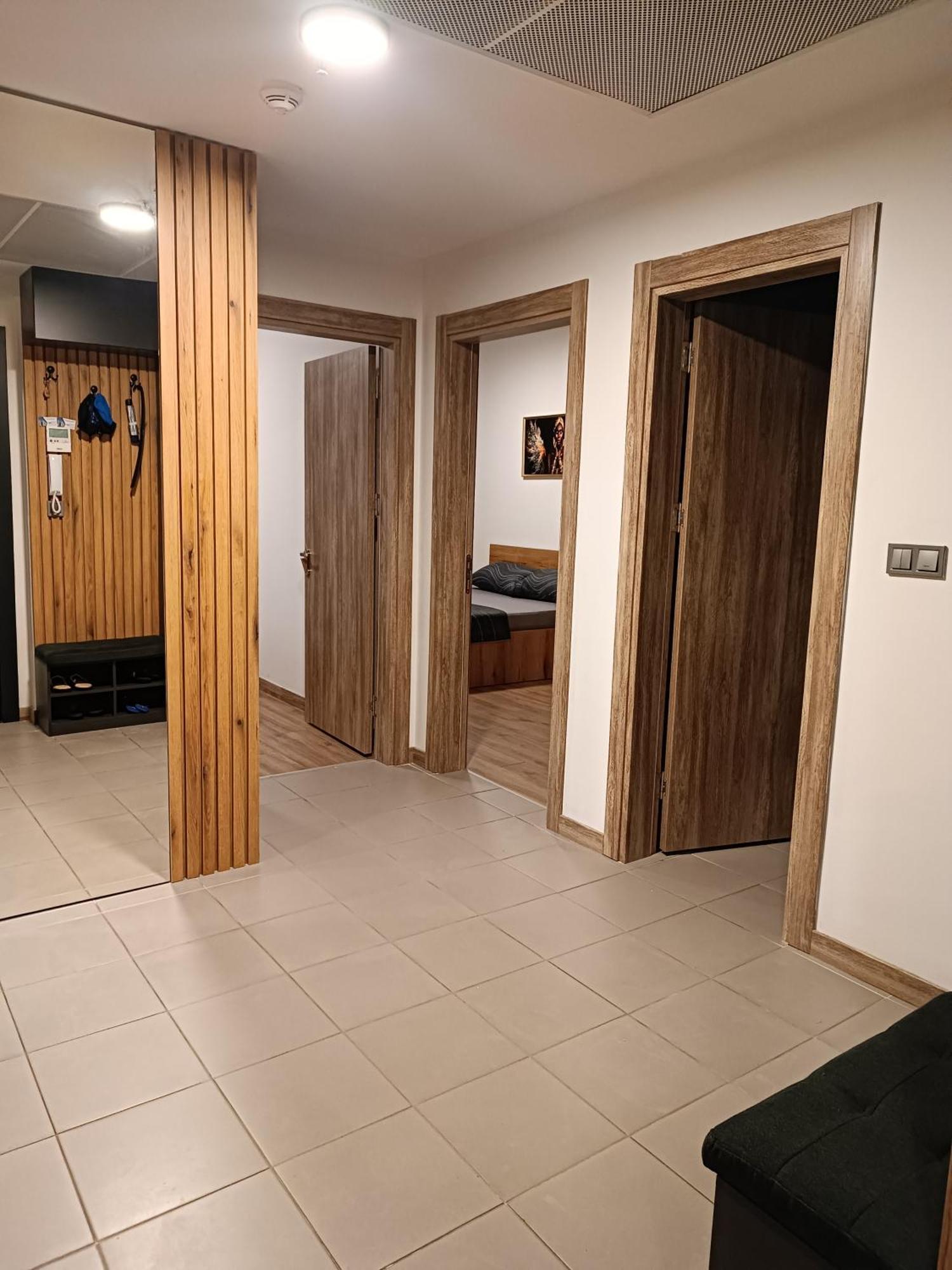 18Th & 16H Floor Secure Luxury Condos With Pool & Fitness Included In Price Skopje Exterior photo
