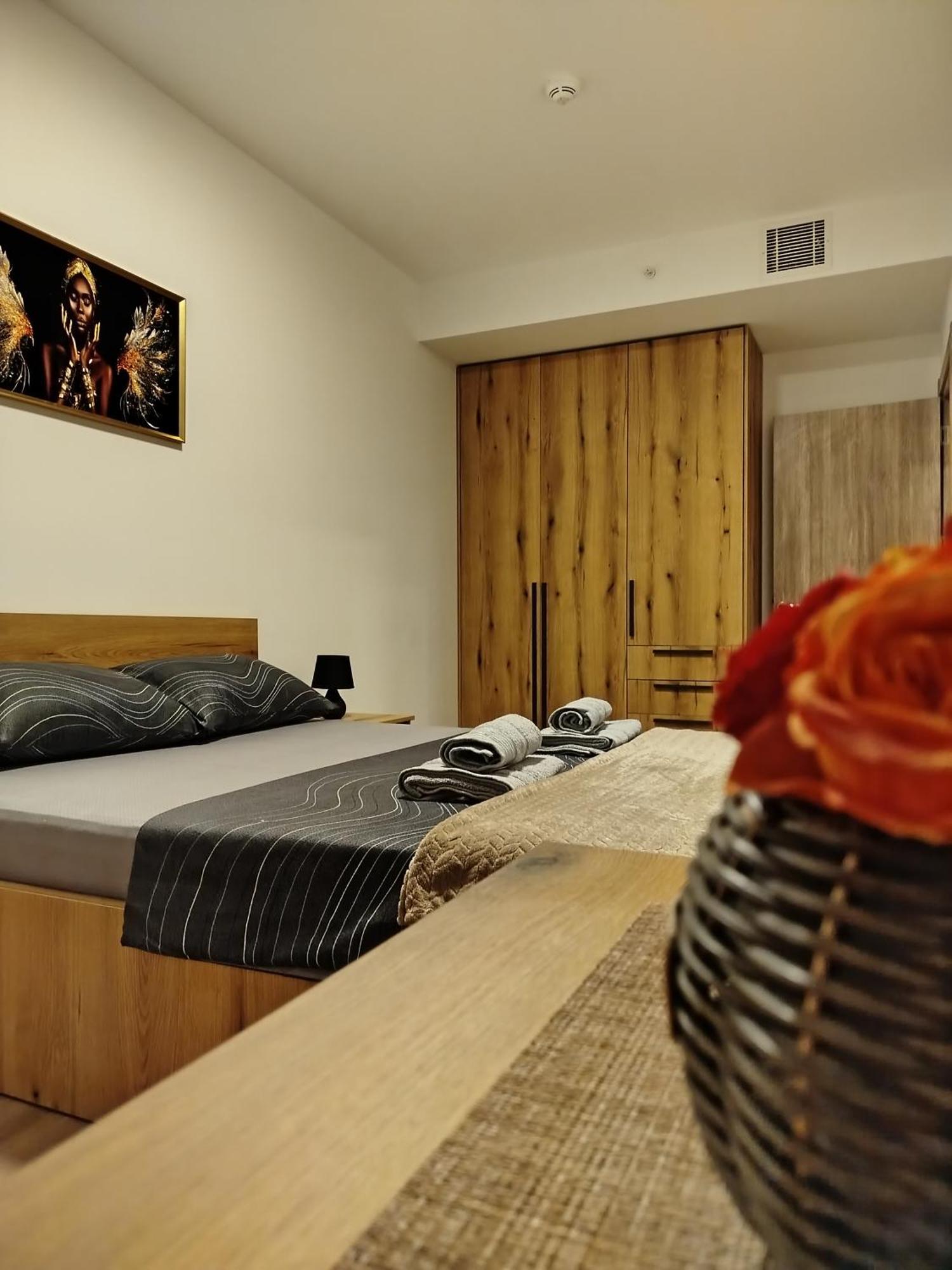 18Th & 16H Floor Secure Luxury Condos With Pool & Fitness Included In Price Skopje Exterior photo