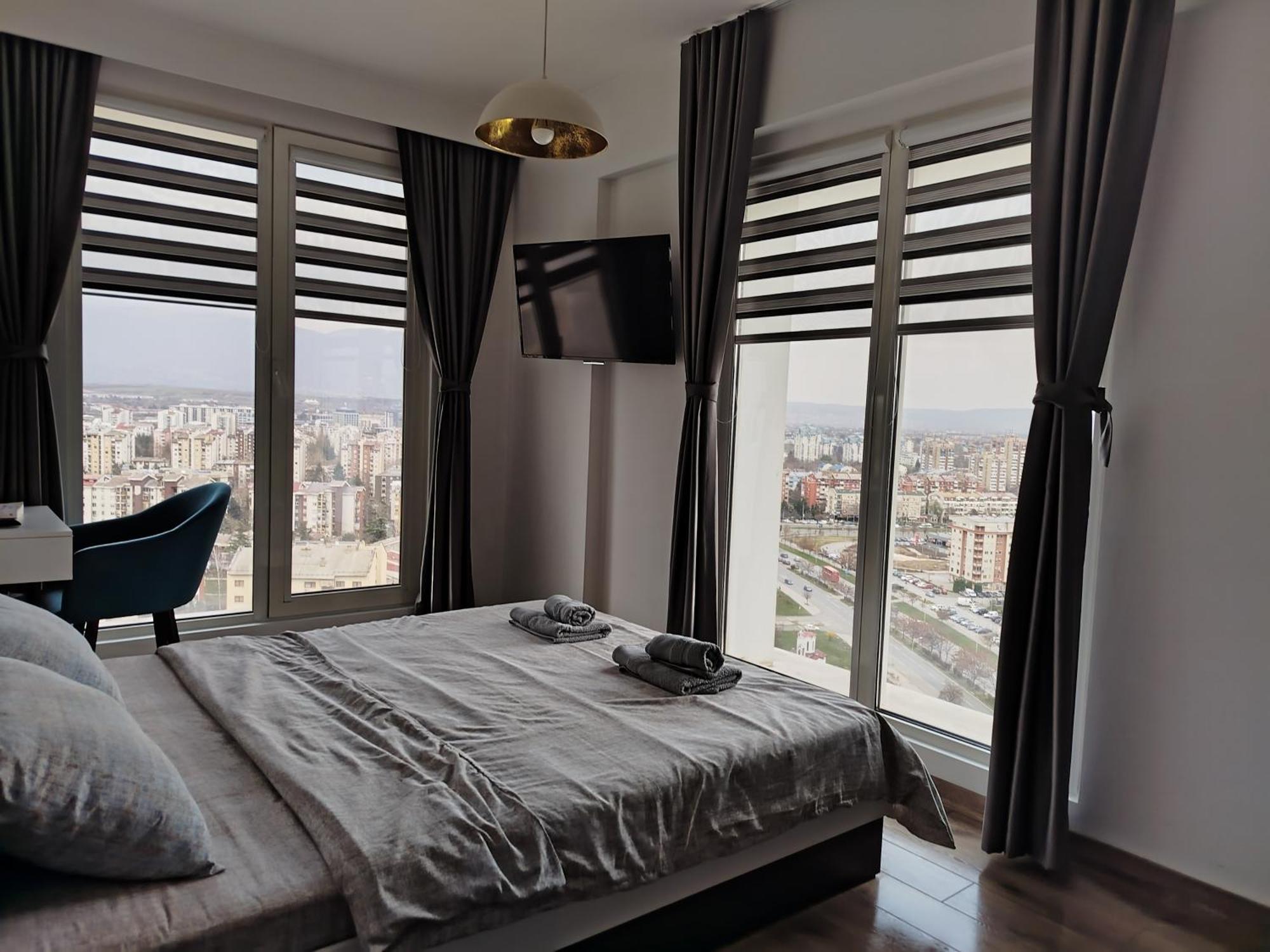 18Th & 16H Floor Secure Luxury Condos With Pool & Fitness Included In Price Skopje Exterior photo
